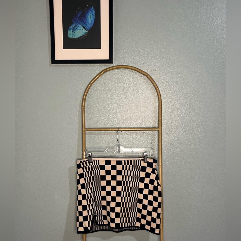 Black & Beige groovy checkered mini skirt 🏁